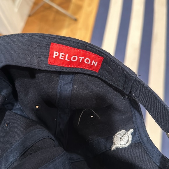 Peloton hat - Picture 3 of 4